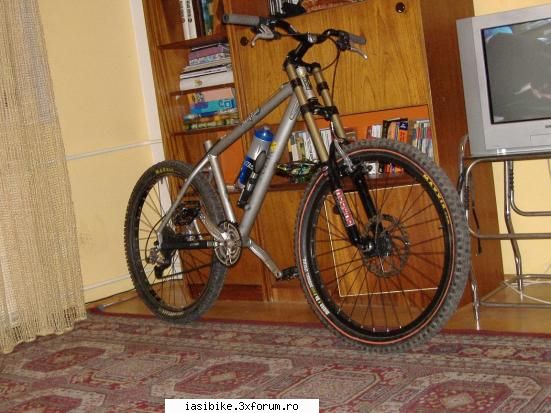 na poza cu noul look al bike-ul lui sa ne cunoastem - apel catre noii veniti pe forum