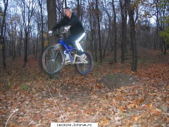 traseu cetatuia( dirt dh)