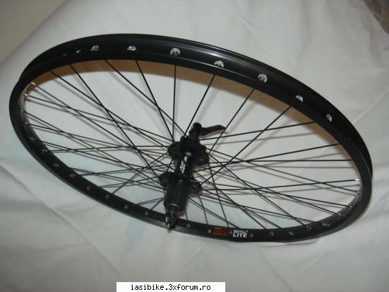 da e capsata !! eu am dat 3mil cu spite wtb negre si butuc xt nedumerit