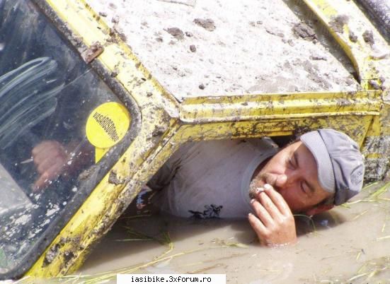 poze funny ...ca inveselim lumea acilea ultima tigara