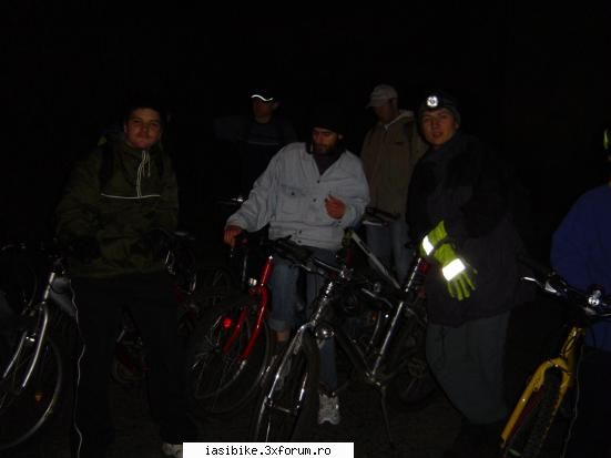 pedalare seara. alta poza.