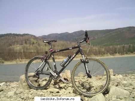 inainte un gary fisher cu gheara rupta...