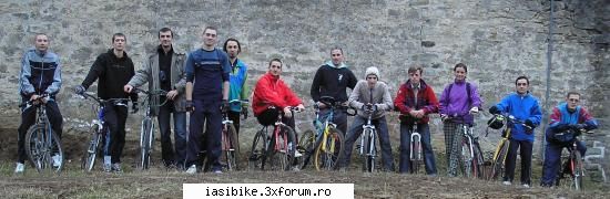 Pe dealul Cetatuia - Toata lumea. S-ar parea ca pana la urma am fost - Trasee